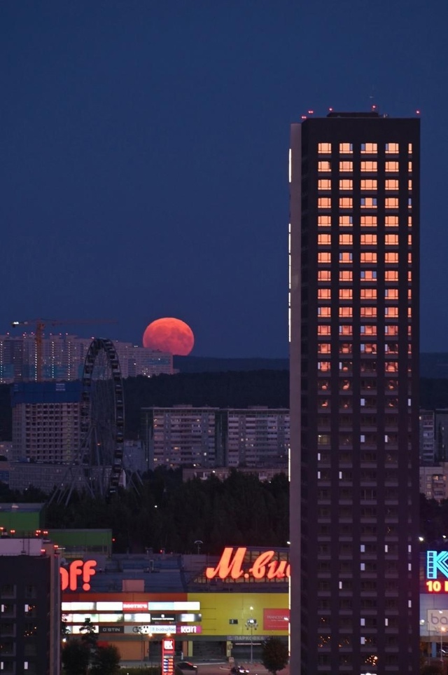 😍Невероятно красивая луна в объективе Владимира Заду...