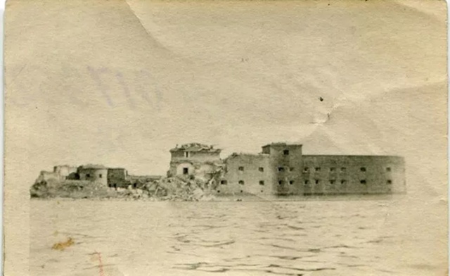 Старый Кронштадт 🏰
Форт Павел I после взрыва, 1919 год.