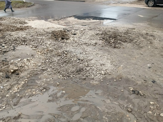 Фрунзе - Туманова. Только сделали и тут же сломали. Дома...