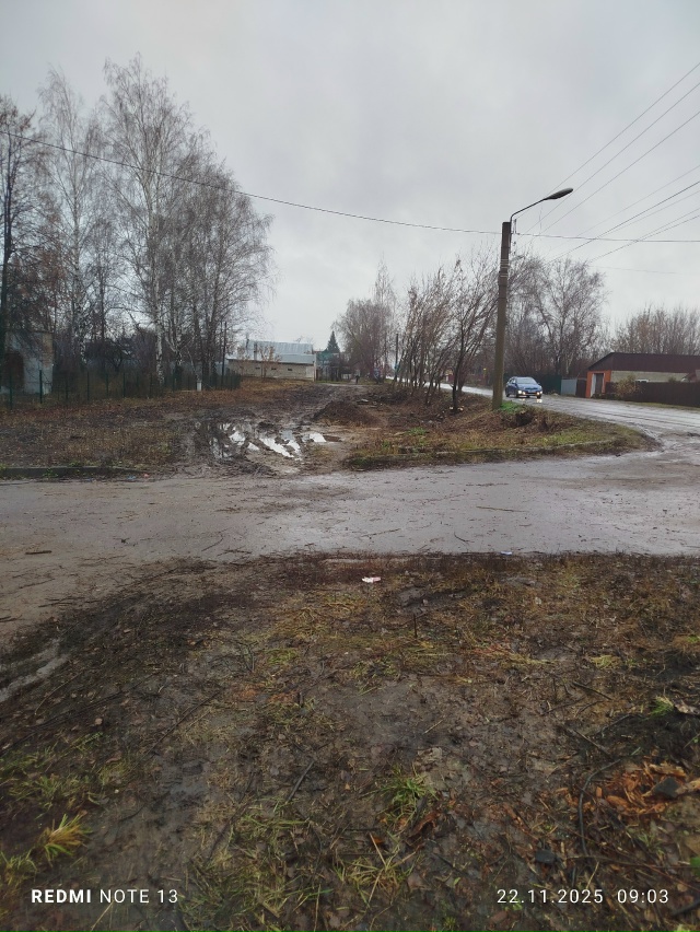 Отсутствие тротуаров.