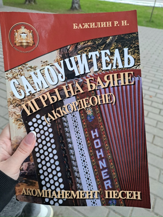 Чья потеряшка? Нашли на скамейке у администрации.