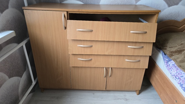 Отдам бесплатно комод, помогу с выносом, нужно будет по...