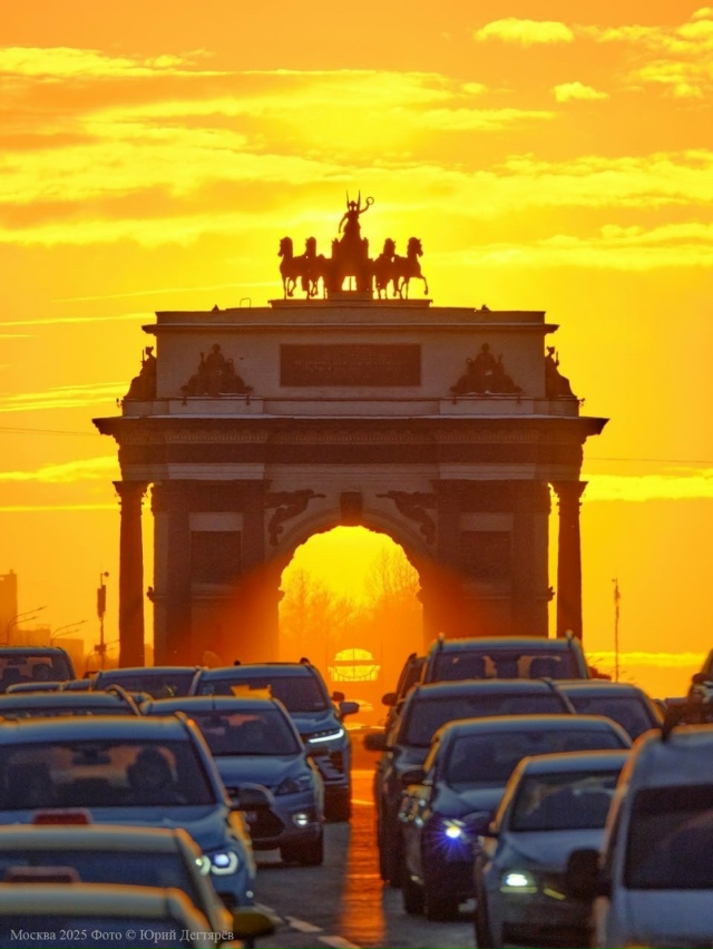 Триумфальная арка на Кутузовском проспекте.
Фото: Юри?...