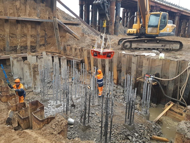 ⚡️На мосту через Вель началась забивка свай 👍
Старт?...