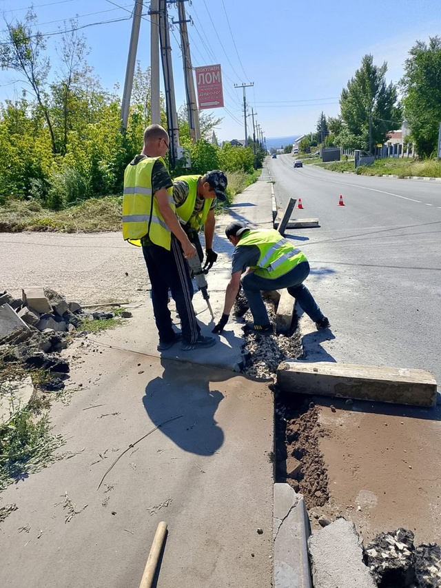 ⚒️ МБУ «Дорожникa» проводит работы по асфальтировани?...