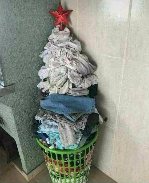 Кто уже поставил ёлку и сотворил новогоднее настроени?...