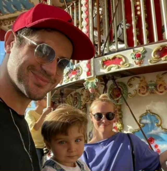 Марк Богатырёв опроверг слухи о разводе с Татьяной Арн...