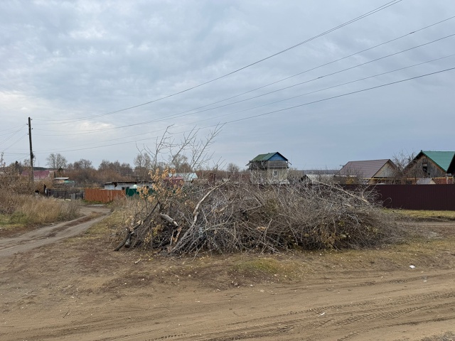 Немного начали расчистку старого кладбища в Южноураль...