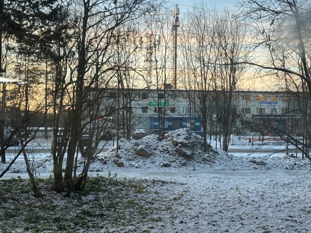 Так интересно делают ремонт. По всей улице строителей ?...