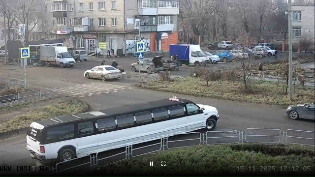 ☺ На наших скромных дорогах посёлка Октябрьский копей...