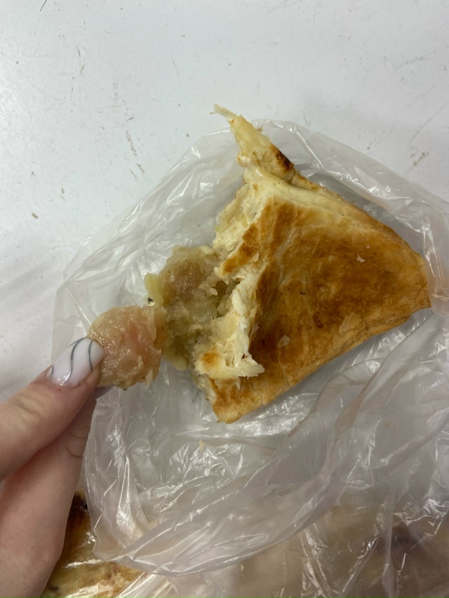 сегодня ходила в пятерочку на крупской, купила самсу а ...