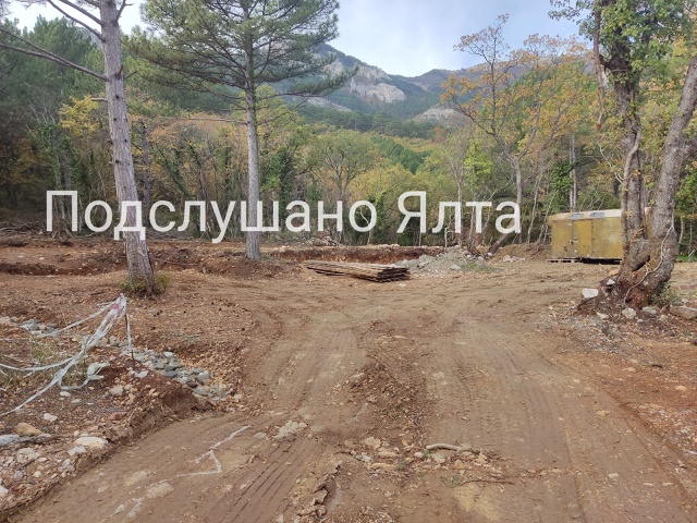 За полигоном на Мисхорской за газовой заправкой над ру...