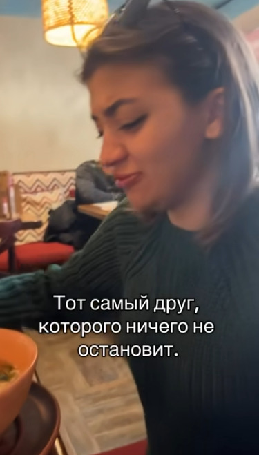 Так вот почему мужики зависают в этом баре