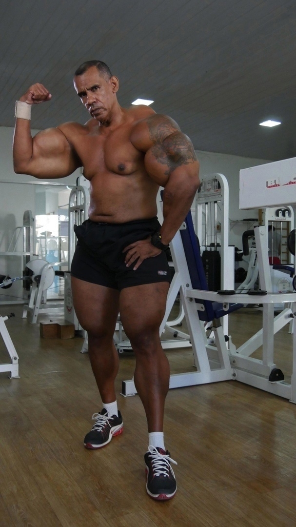 Два брата из Рио-де-Жанейро Тони 