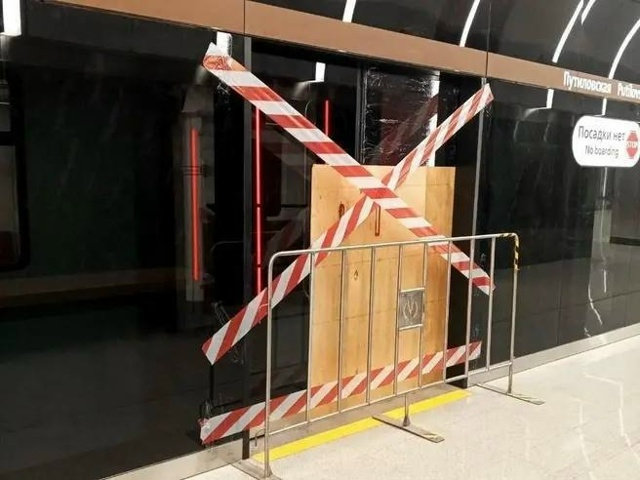 На новой станции «Путиловская» износился механизм отк...