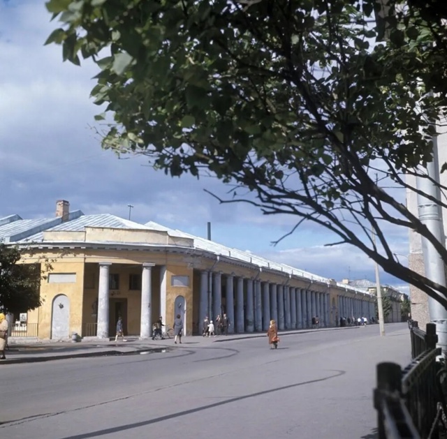 Старый Кронштадт ?
Гостиный двор, 1974 год.
Автор:Влади...