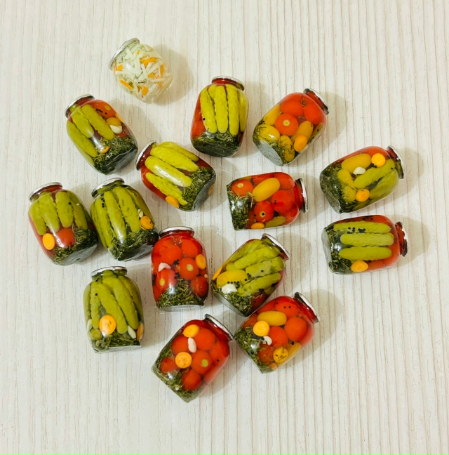 Баночка с соленьями😊
Брелок ручной работы, изготовле...