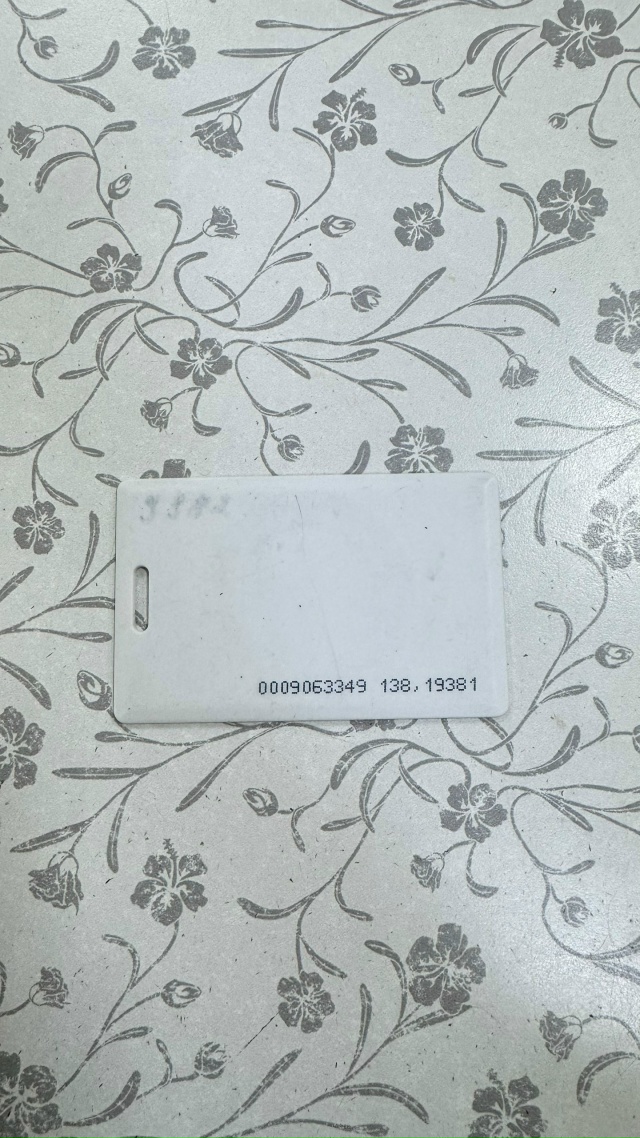 Найден школьные пропуск (номер маркером написан 9172). Об...