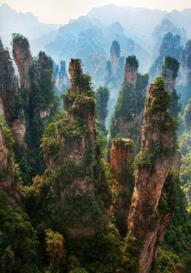 🌍 Горы Тяньцзы, Китай
Горы Тяньцзы — одно из самых за?...