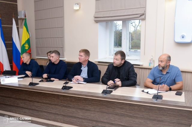 В Евпатории прошло еженедельное совещание с руководит...