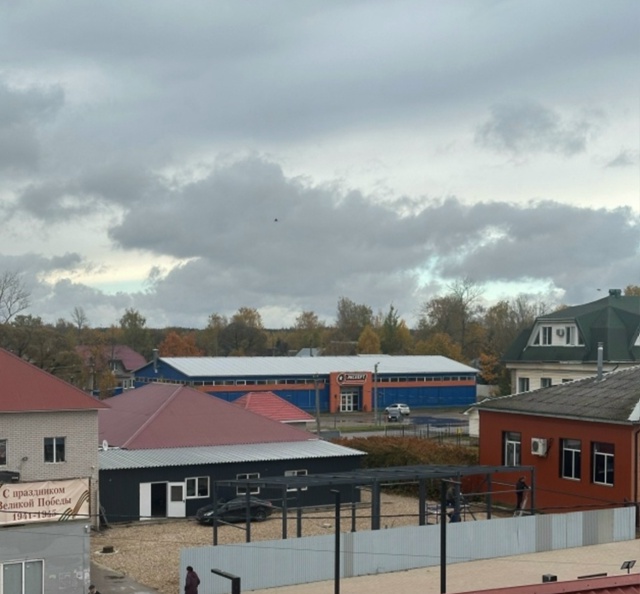 Кто знает , что это за черный монстр и что там еще строя?...