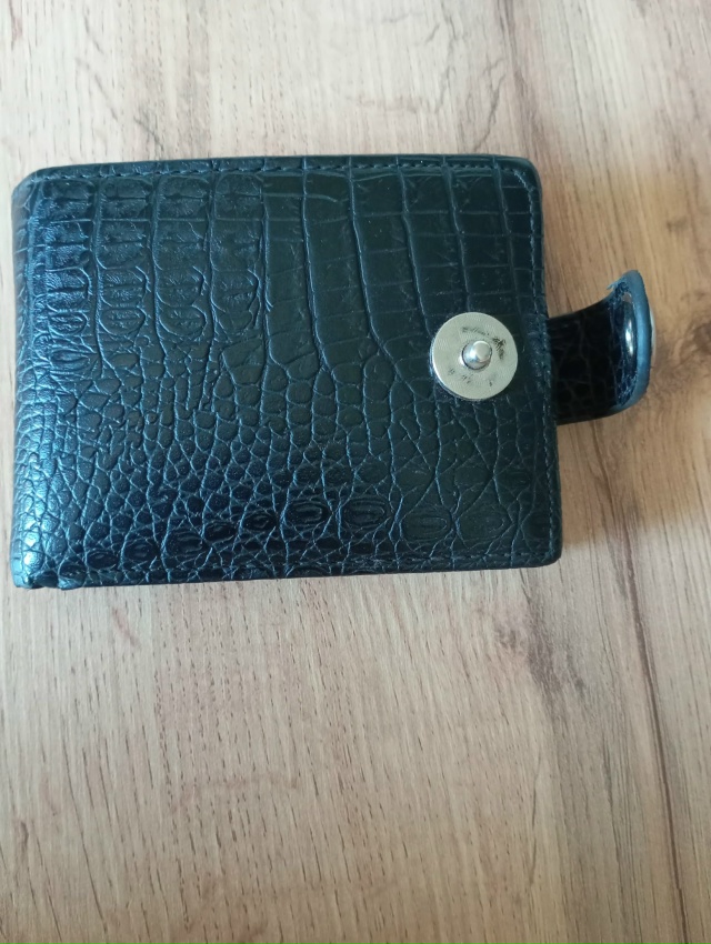 Найден кошелек на ул. Победы. Вернем тому, кто назовёт ц...