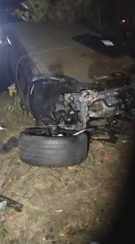 В Германии у Tesla на скорости 285 км/ч лопнула шина
Колымагу сразу сорвало с траектории, она неско