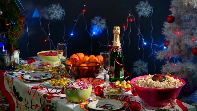 В 10462 рубля обойдется новогодний стол семье из четырех ...