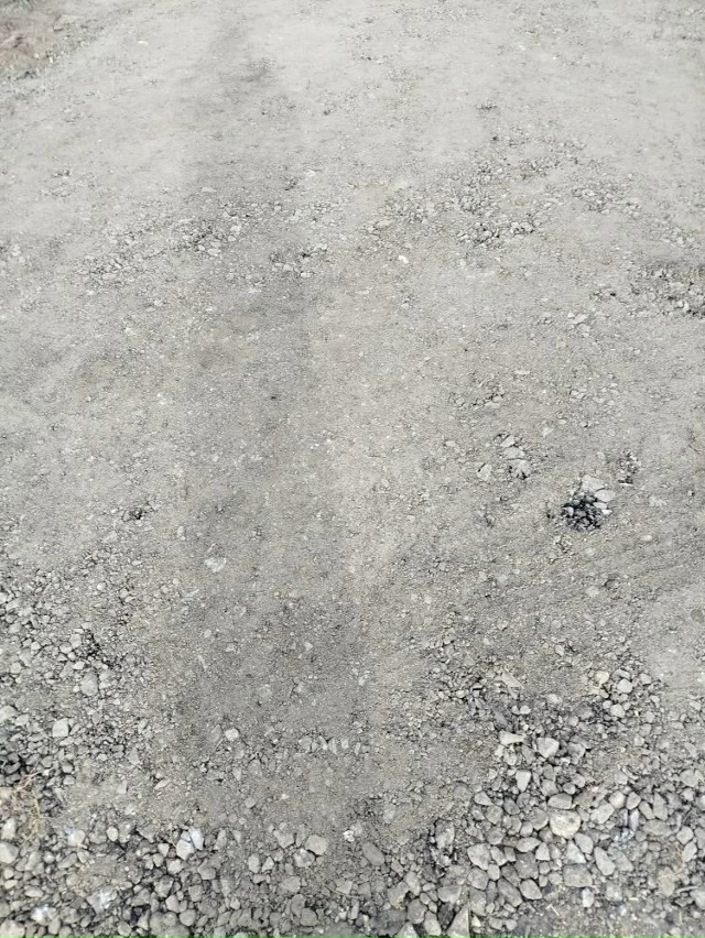 На ул. Ленина асфальт кладут на такую смесь - земля с не?...