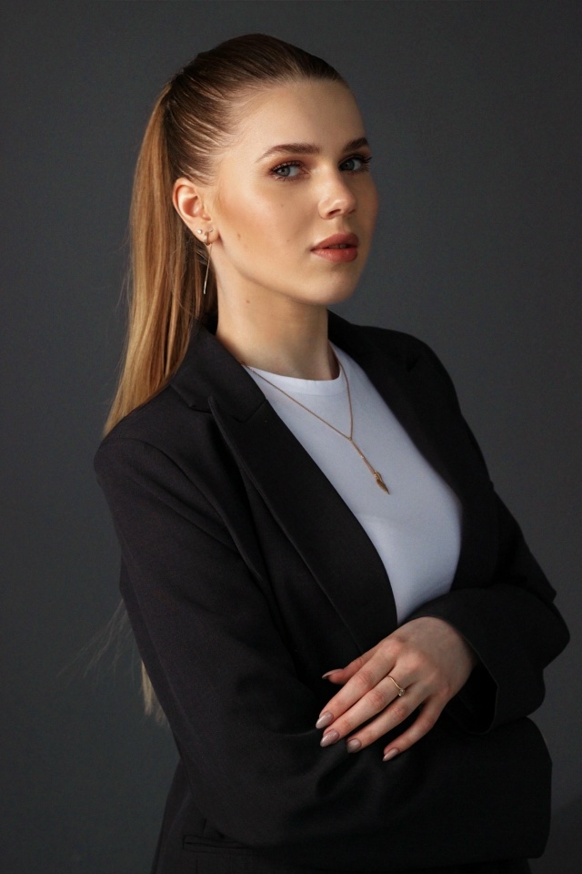 Меня зовут Дарья Шурыгина, и я помогу вам пройти процед...