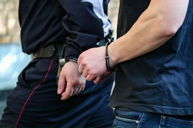 Один в армию, двое в тюрьму
В одном из парков в центре С...