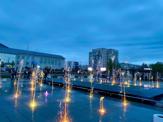 Вчера у меня был день рождения.
Живём с молодым человек...