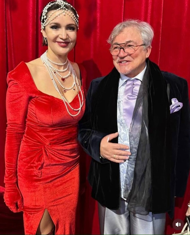 🔥 Теперь телеведущий встречается с 43-летней Екатерин?...