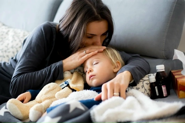 ‼👶Терапевт назвала самую опасную для детей температ?...