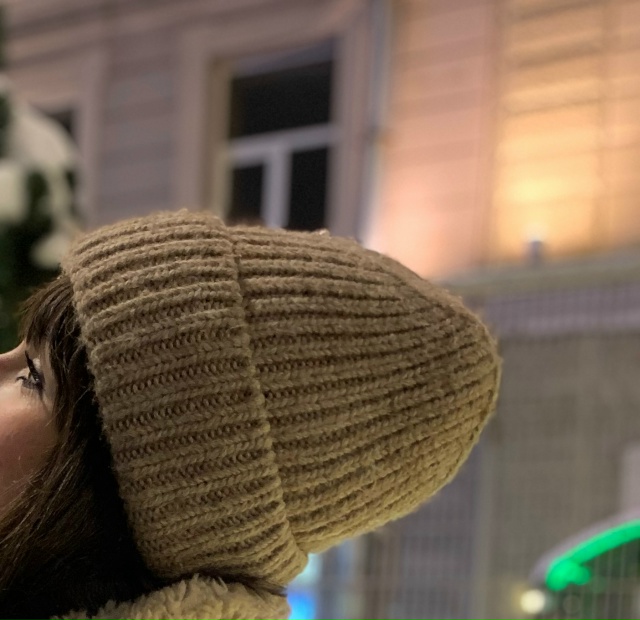 Утром была утеряна бежевая шапка в вагоне красной ветк...