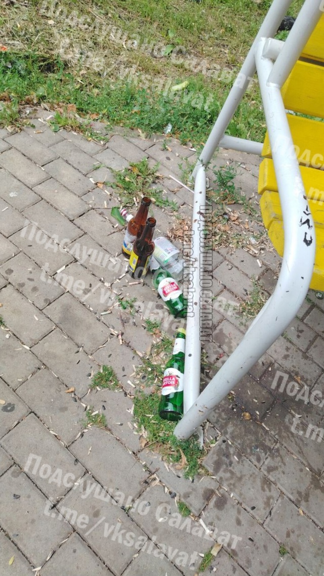 На аллее по Юлаева,напротив строительной поликлиники, ...