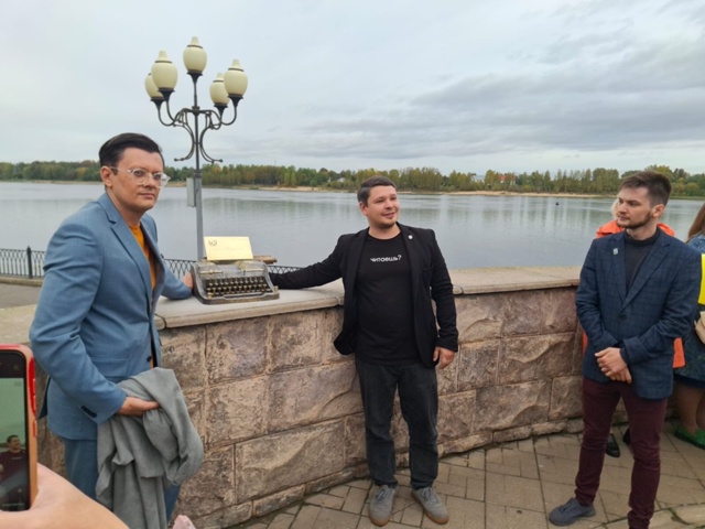 В Рыбинске открыли памятник «Литературный город»
Он в...