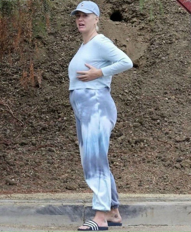 Ну вот так должна выглядеть нормальная женская фигура?...