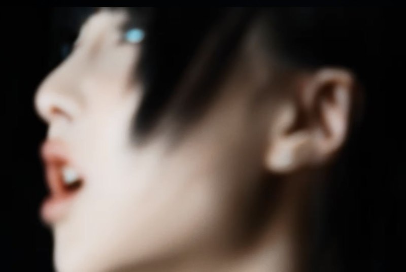 👩🏻Певица ADO раскрыла свой настоящий профиль на обложке своего предстоящего музыкального видео "Viva