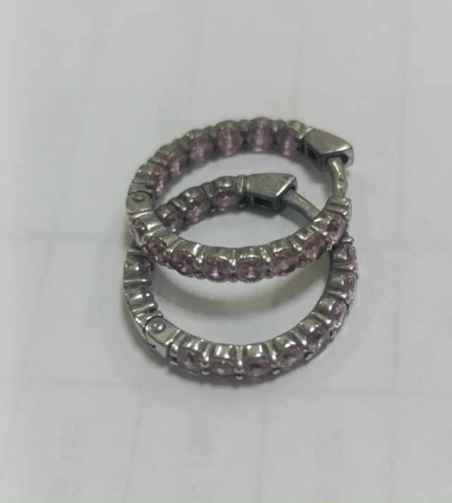 Нашли в бассейне ... обращаться на вахту