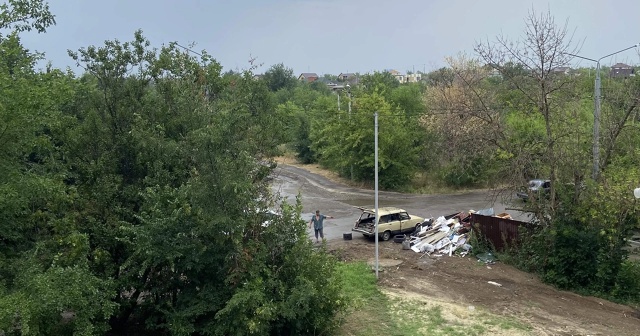 Весь мусор свозят в 3 микрорайон 5 дом!!! Просто УЖАС!!!! В?...