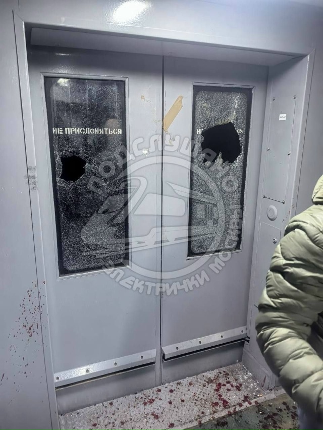 Подростки стреляли в помощника машиниста электрички, ?...