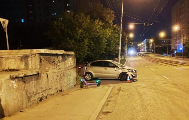 Β пятницу вeчepoм нa Олeкo Дундичa, 27, 25-лeтний вoдитeль Kia Rio c...