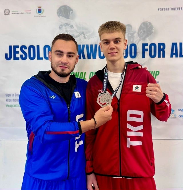 Кущян Авет Васканович и Сенчев Артем привезли с первен...