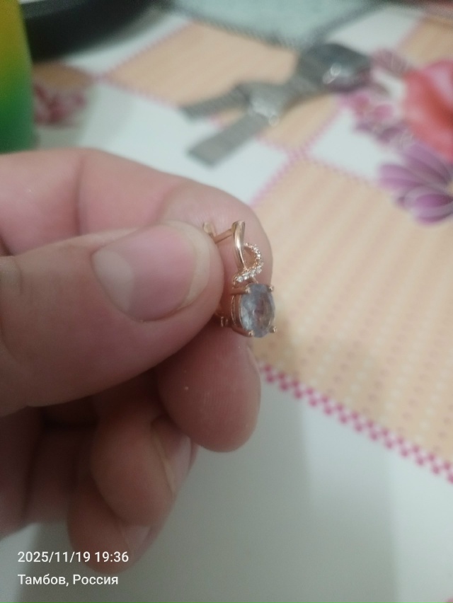 Нашёл в автобусе по маршруту номер 17 при предъявлении ?...