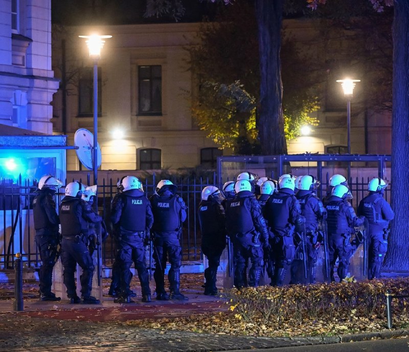 ❗️В Польше начался госпереворот Силовики премьера Польши Дональда Туска штурмуют Конституционный тр — фото 2
