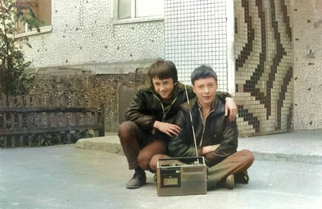 Взгляд в прошлое. Во дворе многоквартирного жилого дом...