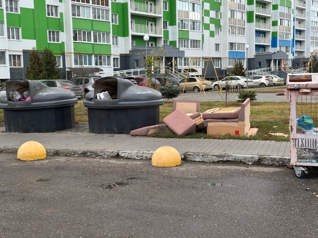 Ну что за люди? Кто они думают должен за ними навоз?