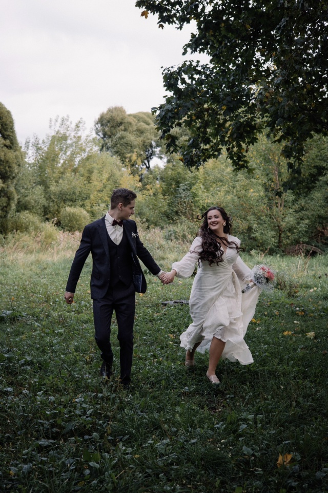 Хочу поделиться нашей камерной свадьбой. Очень рады, ч?...