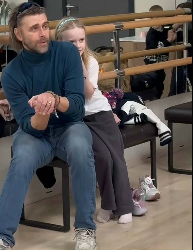 Свежие кадры Петра Чернышёва с дочерью Милой
Пётр Че?...